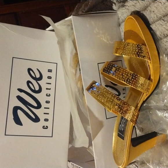 Shoe's - Picture 2 of 3